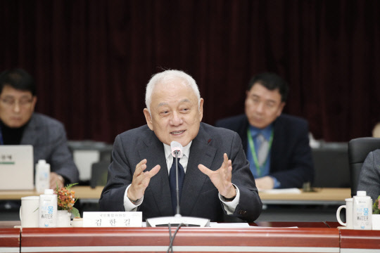 김한길 국민통합위원장이 9일 충남도청에서 열린 국민통합위 충남지역협의회에서 발언하고 있다. 통합위 제공